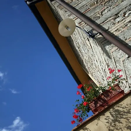 With One Bedroom, Kitchen, Bathroom Garden And Shared Pool